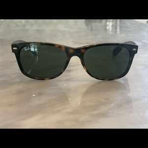 Ray-Ban Women’s Sunglasses Tortoise Shell Wayfarer style